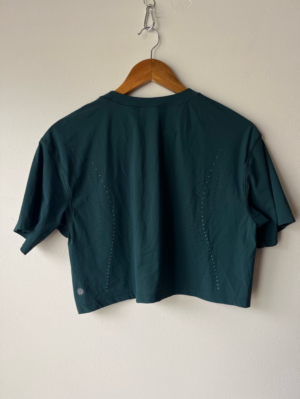 ATHLETA Ultimate Lasercut Crop Tee Pine - Picture 4 of 10